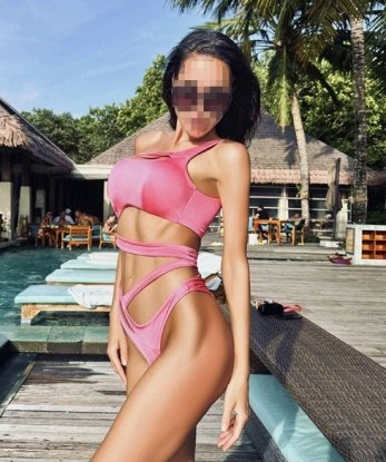 Доступная и раскрепощенная брюнетка приглашает провести время наслаждения и удовольствия. Гарантирую конфиденциальность и яркие моменты. Жду звонка! 5555, 25 лет