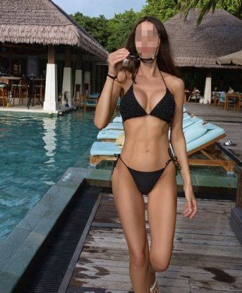 Доступная и раскрепощенная брюнетка приглашает провести время наслаждения и удовольствия. Гарантирую конфиденциальность и яркие моменты. Жду звонка! 5555, 25 лет