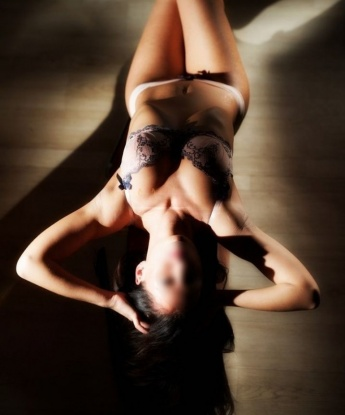 Я опытна и знаю, как доставить удовольствие. В Москве я создам незабываемую атмосферу и окуну тебя в мир наслаждения. Мои услуги позволят тебе расслабиться и забыть обо всех проблемах. Я гарантирую конфиденциальность и высокое качество обслуживания. У меня есть отличные отзывы от предыдущих клиентов, которые ощутили настоящее блаженство в моей компании. Позволь мне удовлетворить все твои желания и принести тебе настоящее удовольствие. Фото в моем профиле помогут тебе оценить мою красоту и сексуальность. Жду встречи в Москве, чтобы сделать твои мечты реальностью. 😘💋 9312, 30 лет